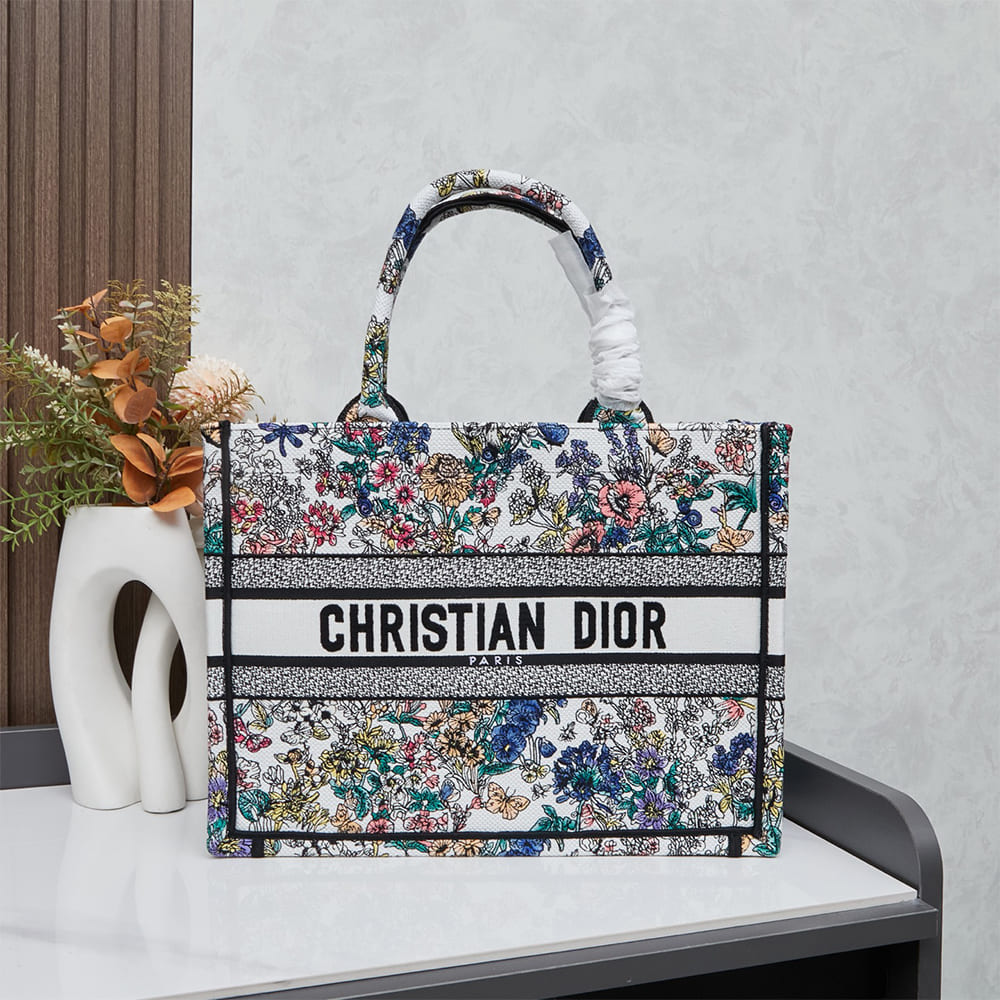 Dior Lucky Medium Dior Book Tote